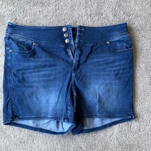 Lane Bryant shorts size 18